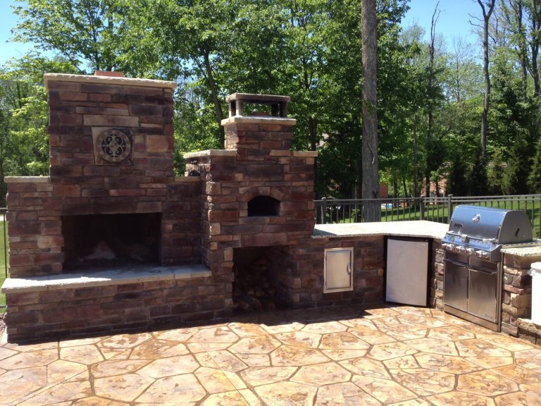 DIY Outdoor Fireplace and Pizza Oven Combos - Your DIY Outdoor ...